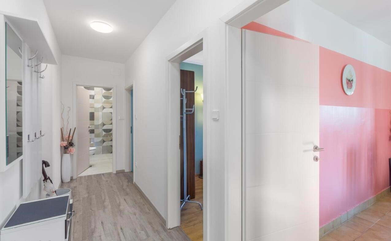 Spacious New App For 5 Persons, Close Beach&City Poreč Extérieur photo